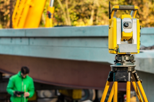 tyczenie budynku, pomiar budynku, pomiar powykonawczy, geodezyjna obsługa budowy